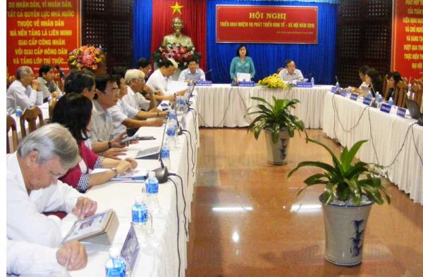 Lược ghi tại cuộc họp trực tuyến của UBND tỉnh: Năm 2015 tập trung tái cơ cấu nền kinh tế 